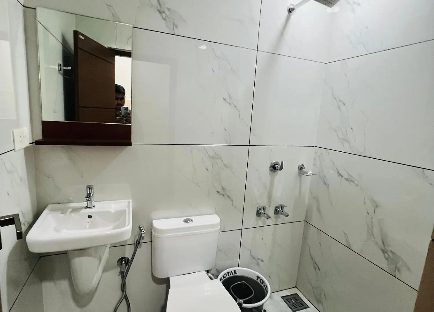 ** ホテル Shanthi Tourist Home Pathanāmthitta インド
