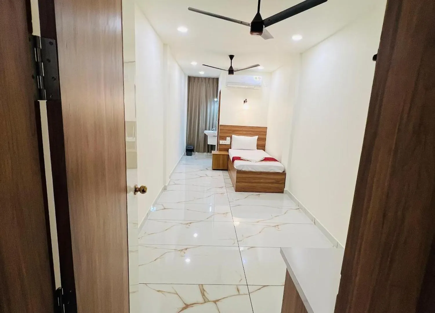 ホテル Shanthi Tourist Home Pathanāmthitta