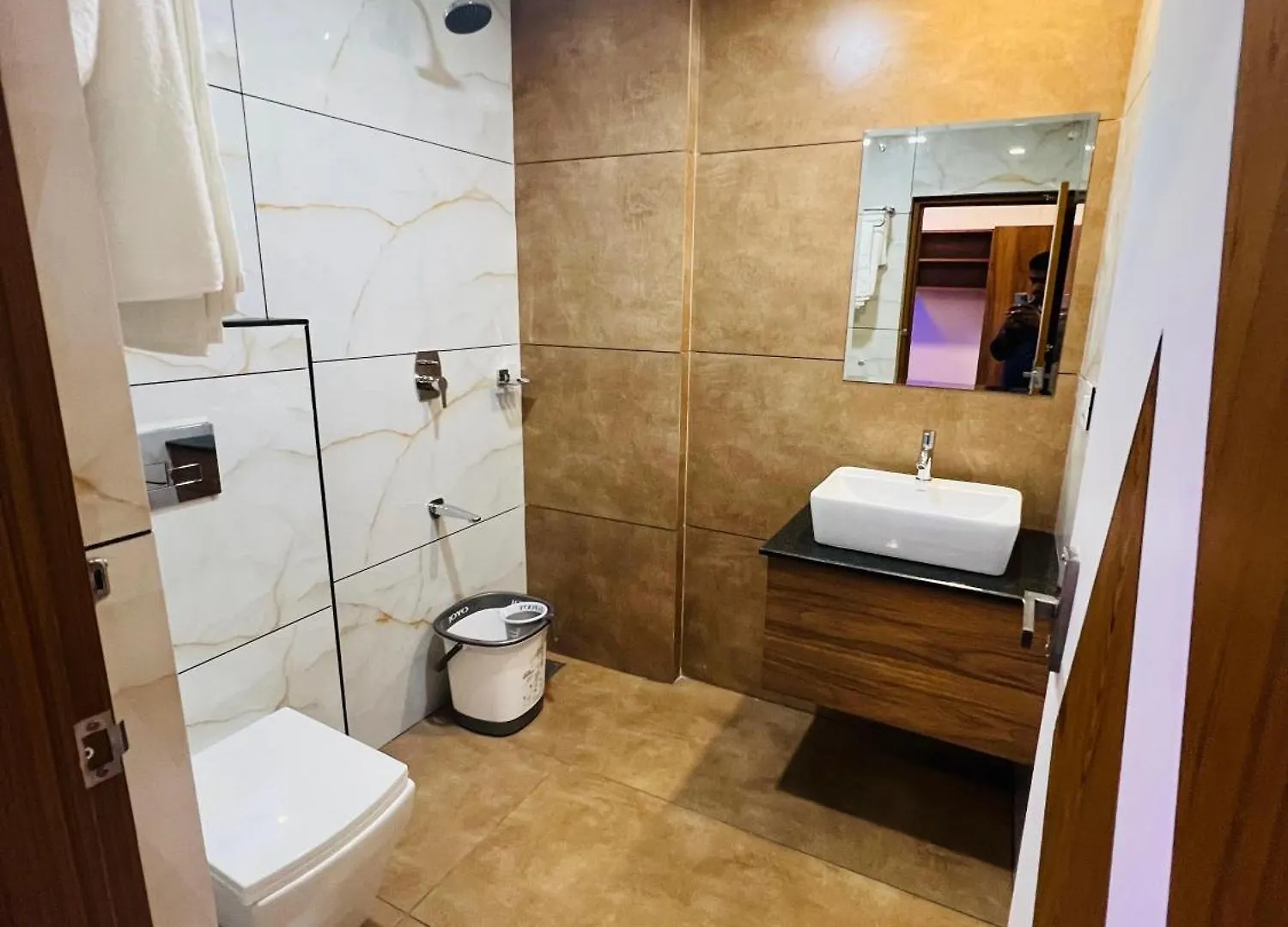 ホテル Shanthi Tourist Home Pathanāmthitta