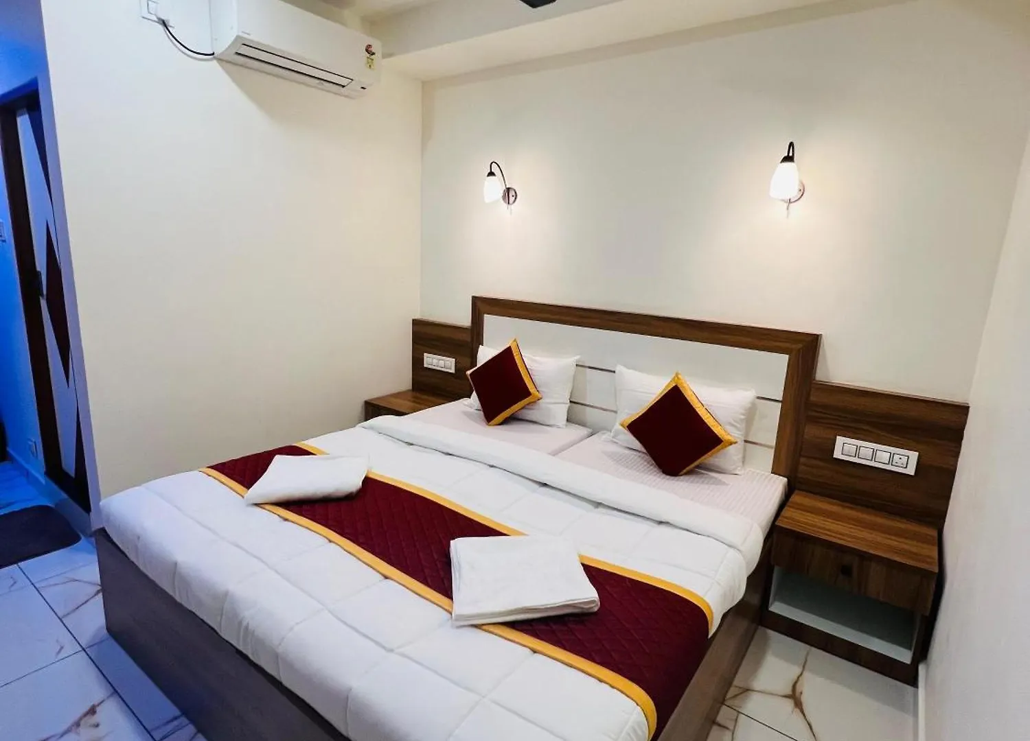 ホテル Shanthi Tourist Home Pathanāmthitta