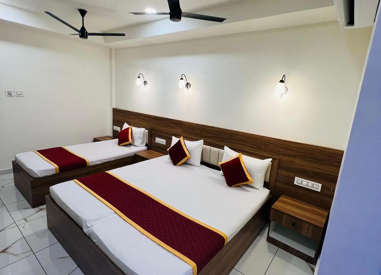 Shanthi Tourist Home Pathanāmthitta ホテル