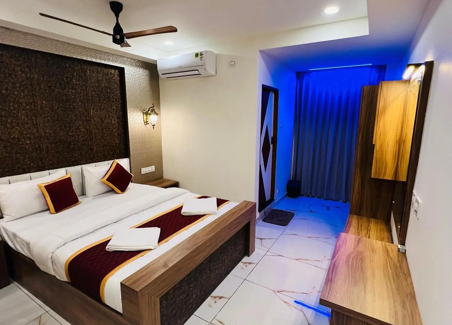 ホテル Shanthi Tourist Home Pathanāmthitta