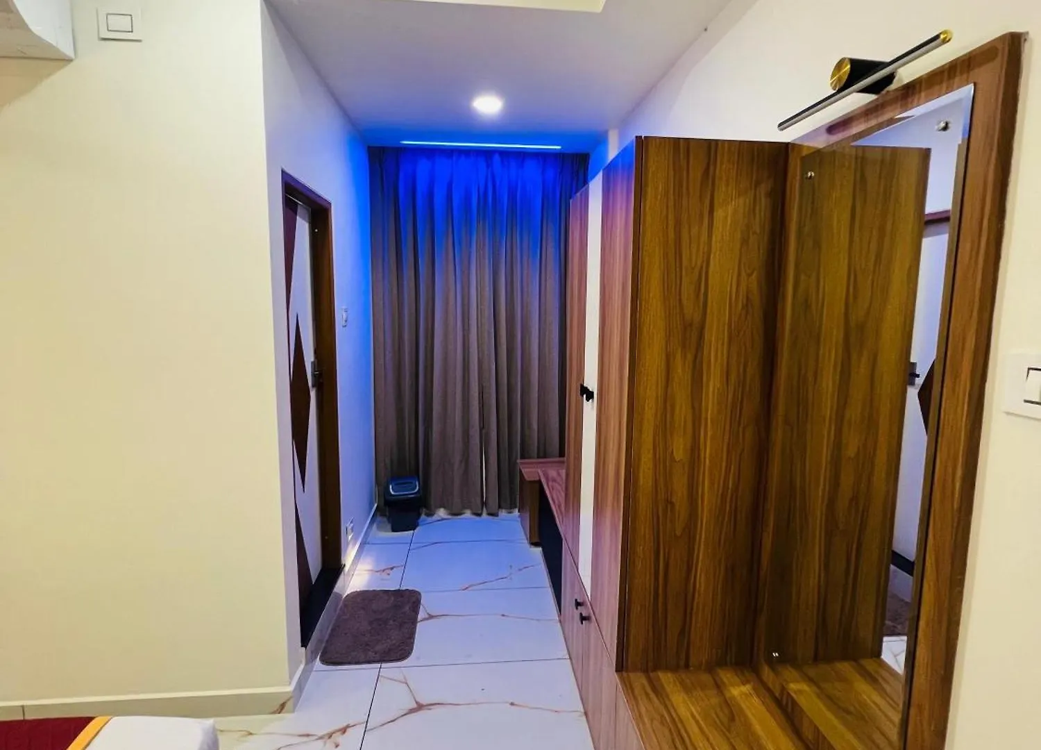 ホテル Shanthi Tourist Home Pathanāmthitta
