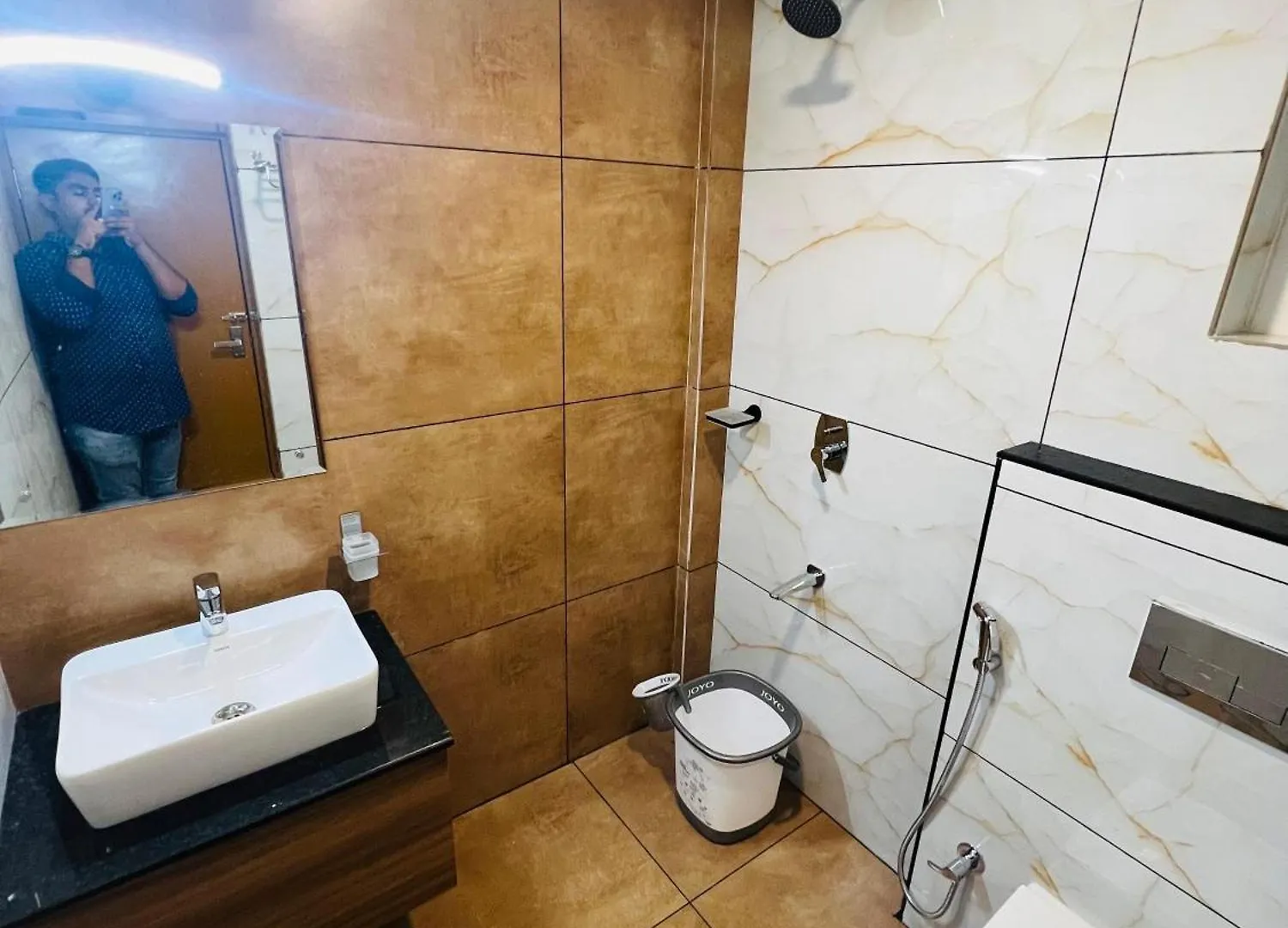 ホテル Shanthi Tourist Home Pathanāmthitta