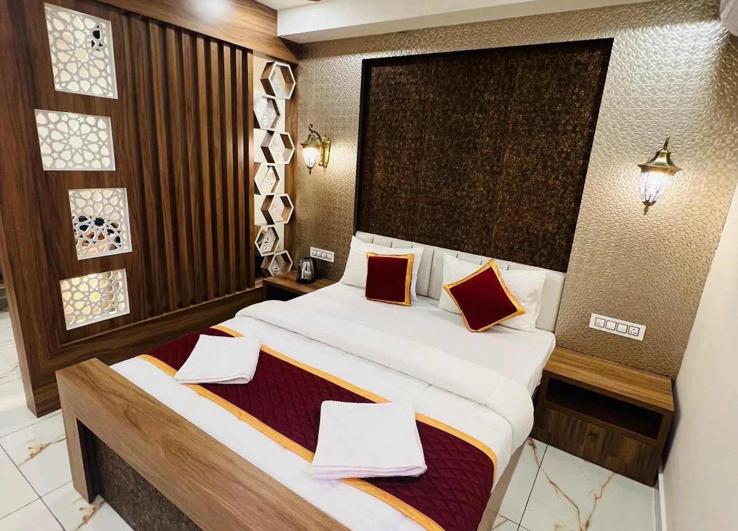 ** ホテル Shanthi Tourist Home Pathanāmthitta インド