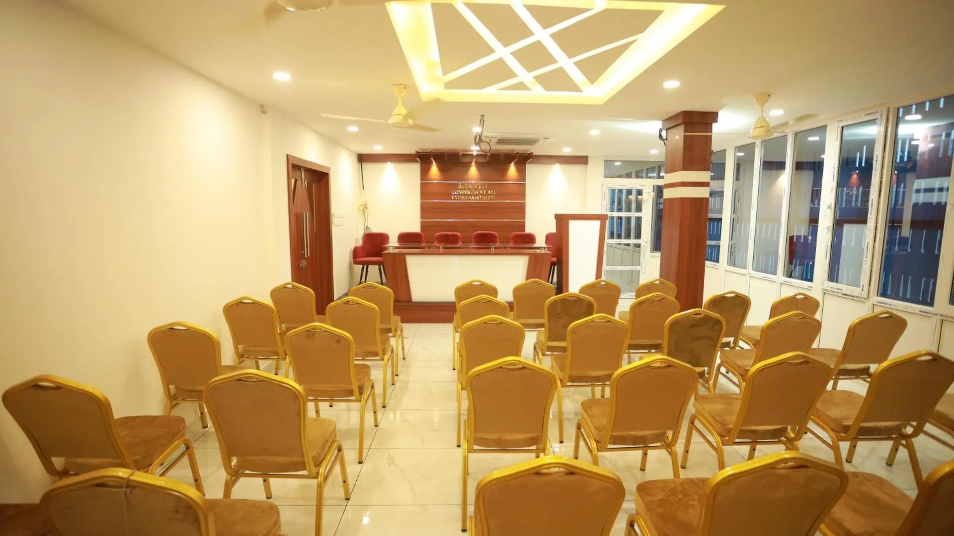 ホテル Shanthi Tourist Home Pathanāmthitta